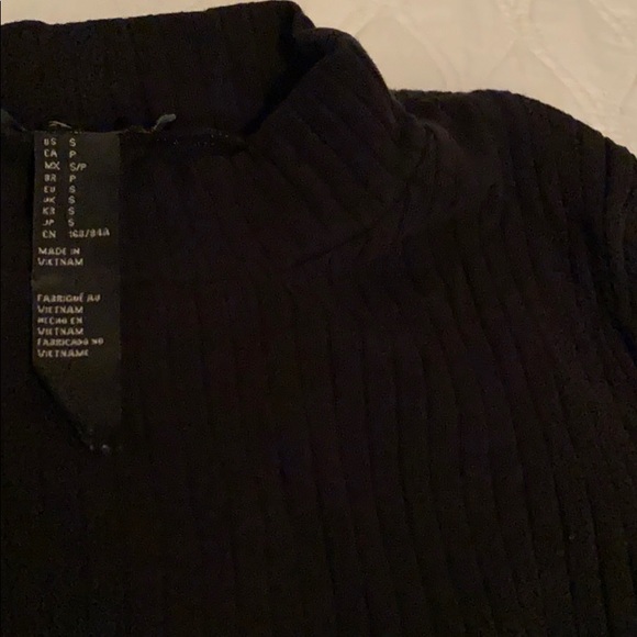 Black turtleneck striped fabric - Picture 3 of 3